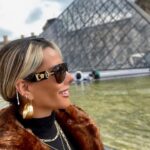 Beatriz Morayra Instagram – El día que comprendí que lo único que me voy a llevar es lo que vivo, empecé a vivir lo que me quiero llevar…! 💃🏼🤜🏻🫶🏻🤛🏻 #tbt #tbt❤️ #tbt🔙📸 #jueves #Paris 🥂