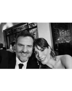 Beatriz Morayra Instagram - 14/10/23 #tb #tbt❤️ Sin Duda hay almas que se pertenecen y esos son P&R 🫶🏻🪐🫶🏻 Mi Chiquita Bb se nos casó con un Amor 🫶🏻 Bonito 🤩 ahora nuestro Ro @paulinagoto @rodrigosaval 👰🏼🤵🏼‍♂️🪄 Amamos ser parte de este HERMOSO momento 🪐 Saben cómo los 🫶🏻 Sigan construyendo de la mano ✍🏻 este Amor Bonito…! Por y para Siempre….! Y no podría Faltar cantar 🎤 #micorazonestuyo ♥️ este proyecto maravilloso que nos regaló una FAMILIA 🫶🏻michael