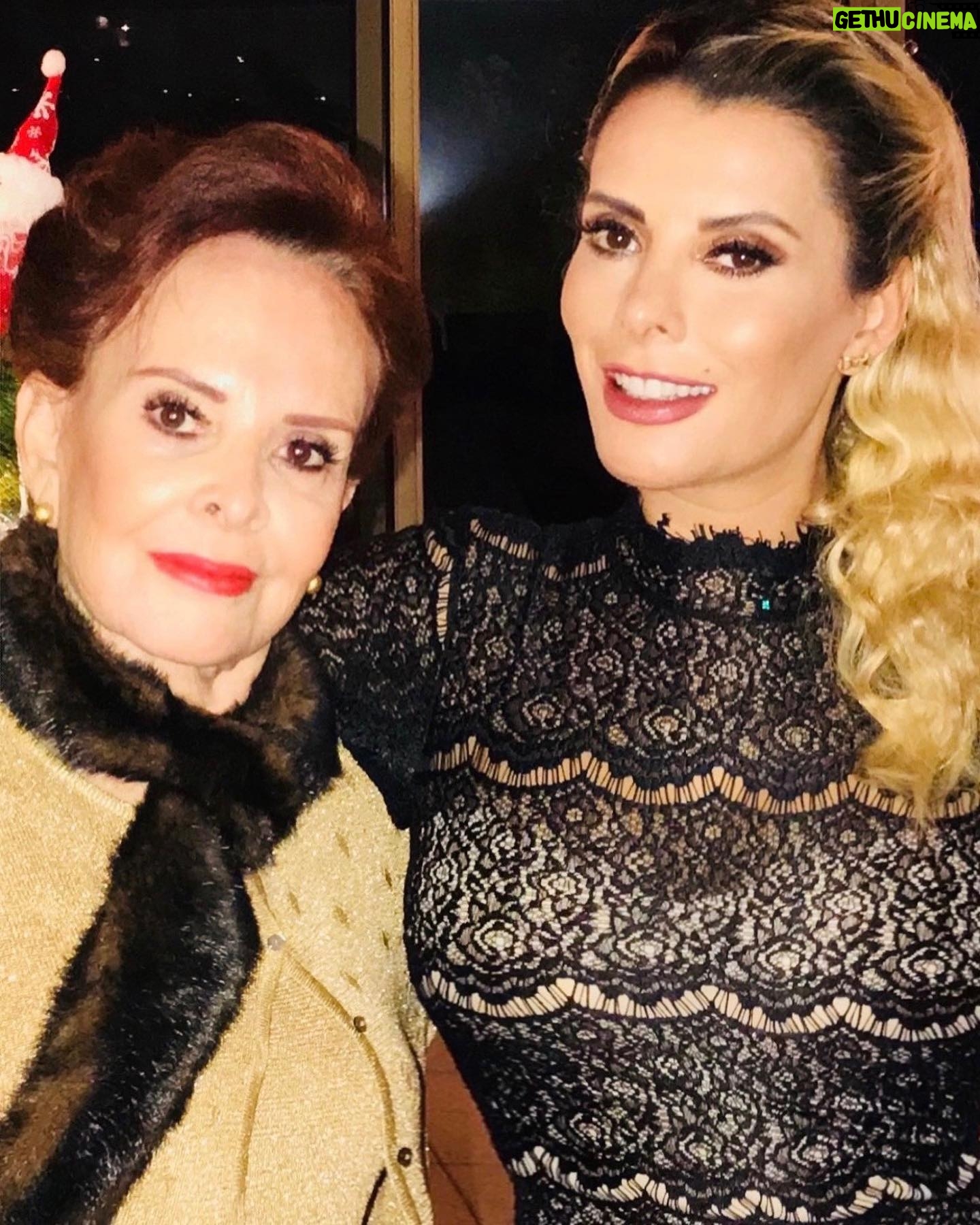 Beatriz Morayra - 3 Likes - Yo nací con Estrella ⭐️ solo por el hecho de tener la fortuna de ser tú hija 🙌🏻🙏🏻🤩 Mamá nunca me alcanzara la vida para darte las GRACIAS 🙏🏻 Por todo y por tanto 🙌🏻 Y si, cada día me explota el corazón ♥️ de tanto amor y agradecimiento de tener la mejor Mamá del Mundo, Mundial 🤩 aunado de ser la más #Elegantishima. Es que simplemente no sería nada sin ti. Ser tú hija me engrandece y me honra. Tan solo pensar que soy una extension de ti me hacer ser la hija más afortunada de Mundo! Feliz Día De las Madres 👑 #happymothersday yo te honro todos los días de mi vida 😍 Te Amo con todo mi ser Rocha♥️ Mi héroe mi TODO! Gracias🙏🏻Dios, Gracias Vida 🙏🏻 Gracias universo 🙏🏻 #happymothersday #gracias #infinitas #loveyou Y Muchas Felicidades a todas las Mamás del Mundo que son las héroes que nos dieron la vida ♥️ #BeatrizMorayra