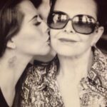 Beatriz Morayra Instagram - Yo nací con Estrella ⭐️ solo por el hecho de tener la fortuna de ser tú hija 🙌🏻🙏🏻🤩 Mamá nunca me alcanzara la vida para darte las GRACIAS 🙏🏻 Por todo y por tanto 🙌🏻 Y si, cada día me explota el corazón ♥️ de tanto amor y agradecimiento de tener la mejor Mamá del Mundo, Mundial 🤩 aunado de ser la más #Elegantishima. Es que simplemente no sería nada sin ti. Ser tú hija me engrandece y me honra. Tan solo pensar que soy una extension de ti me hacer ser la hija más afortunada de Mundo! Feliz Día De las Madres 👑 #happymothersday yo te honro todos los días de mi vida 😍 Te Amo con todo mi ser Rocha♥️ Mi héroe mi TODO! Gracias🙏🏻Dios, Gracias Vida 🙏🏻 Gracias universo 🙏🏻 #happymothersday #gracias #infinitas #loveyou Y Muchas Felicidades a todas las Mamás del Mundo que son las héroes que nos dieron la vida ♥️ #BeatrizMorayra