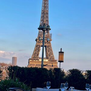 Beatriz Morayra Instagram - Que el Universo conspire a nuestro Favor Siempre 😉 #tbt🔙📸 #tbt❤️ #jueves #Paris #torreeiffel #BeatrizMorayra 💃🏼🫶🏻☘️