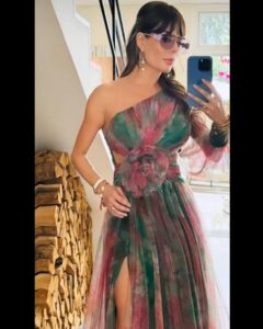 Beatriz Morayra Instagram - 14/10/23 #tb #tbt❤️ Sin Duda hay almas que se pertenecen y esos son P&R 🫶🏻🪐🫶🏻 Mi Chiquita Bb se nos casó con un Amor 🫶🏻 Bonito 🤩 ahora nuestro Ro @paulinagoto @rodrigosaval 👰🏼🤵🏼‍♂️🪄 Amamos ser parte de este HERMOSO momento 🪐 Saben cómo los 🫶🏻 Sigan construyendo de la mano ✍🏻 este Amor Bonito…! Por y para Siempre….! Y no podría Faltar cantar 🎤 #micorazonestuyo ♥️ este proyecto maravilloso que nos regaló una FAMILIA 🫶🏻michael