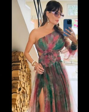 Beatriz Morayra Instagram - 14/10/23 #tb #tbt❤️ Sin Duda hay almas que se pertenecen y esos son P&R 🫶🏻🪐🫶🏻 Mi Chiquita Bb se nos casó con un Amor 🫶🏻 Bonito 🤩 ahora nuestro Ro @paulinagoto @rodrigosaval 👰🏼🤵🏼‍♂️🪄 Amamos ser parte de este HERMOSO momento 🪐 Saben cómo los 🫶🏻 Sigan construyendo de la mano ✍🏻 este Amor Bonito…! Por y para Siempre….! Y no podría Faltar cantar 🎤 #micorazonestuyo ♥️ este proyecto maravilloso que nos regaló una FAMILIA 🫶🏻michael