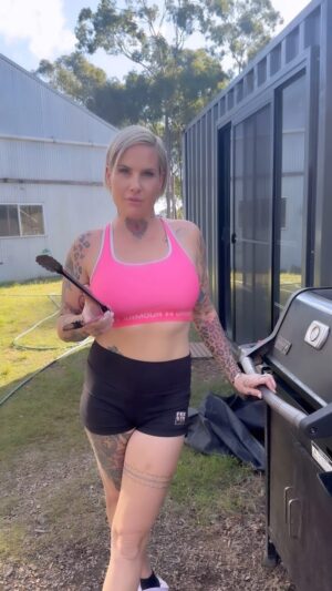Bec Rawlings Instagram - 🙄 whatever Adrian. @elslapoboxeo 🥩