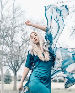 Becktoria Instagram - Wind, take me with you.

📸 @sandraemmeline
