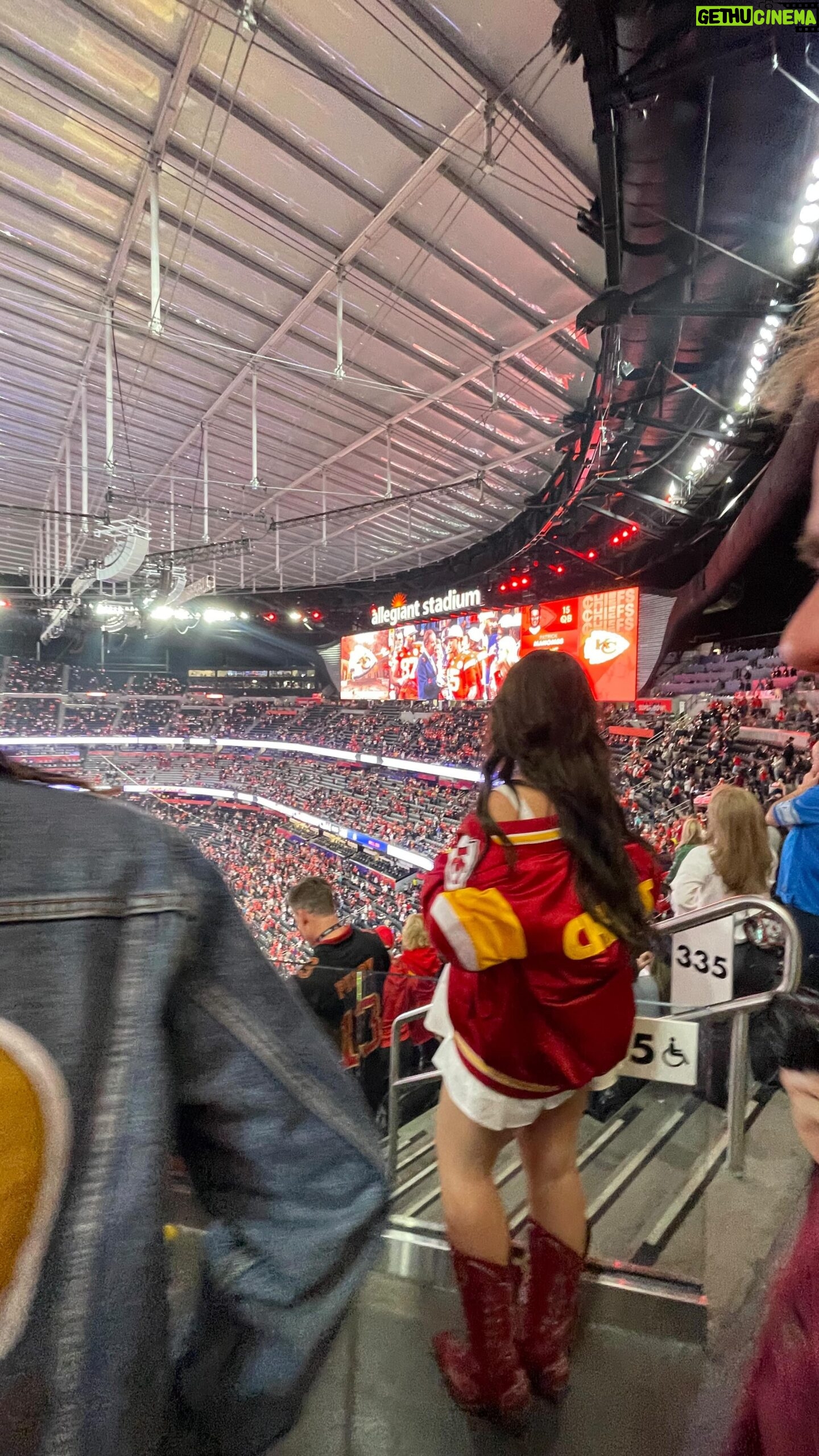 Becky James Instagram - BINO AT THE SUPER BOWL !!? πΊπΈπ thank you so much @nfluk I fancy the pants off you xx #superbowl