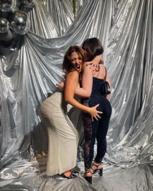 Becky James Instagram - sidemen turned 10 while lauren alexis’ bum remained a 10 🥰🥰🥰