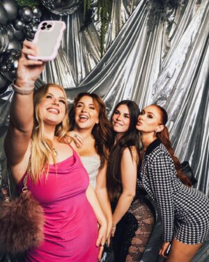 Becky James Instagram - sidemen turned 10 while lauren alexis’ bum remained a 10 🥰🥰🥰