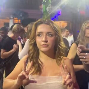 Becky James Instagram - sidemen turned 10 while lauren alexis’ bum remained a 10 🥰🥰🥰