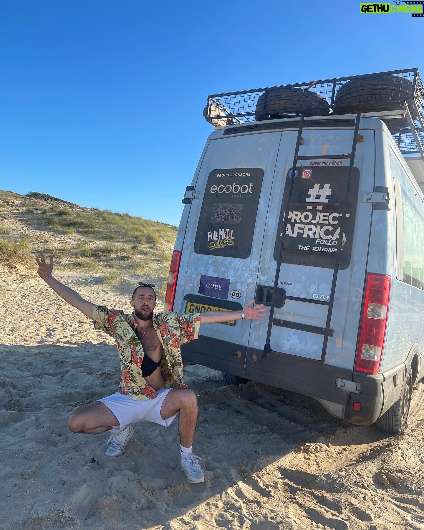 Becky James - 48.9K Likes - truly lost for words. (makes a change)
huge congrats to our russell and the entire team of absolute legends - what a mental achievement - can’t wrap my head around how any of this was possible but I’d like to believe that warm pint in senegal really pushed him to the finish xx
je suis baffled.