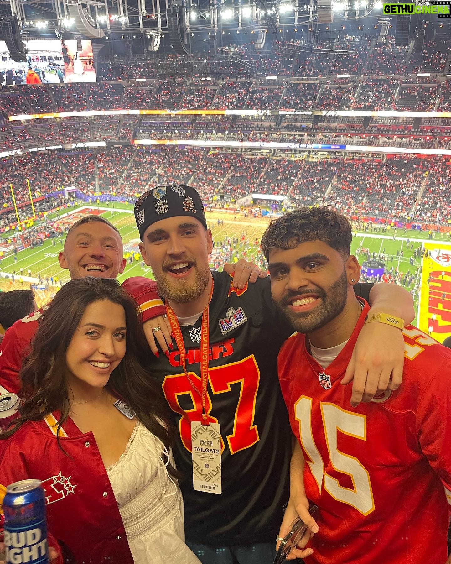 Becky James Instagram - super bowl weekend. wtf. π₯²πΊπΈ luckiest welsh lady in the whole land, thank you so much @nfluk for such a bucket list experience π gonna go spend my $0.45 wisely love ya xx