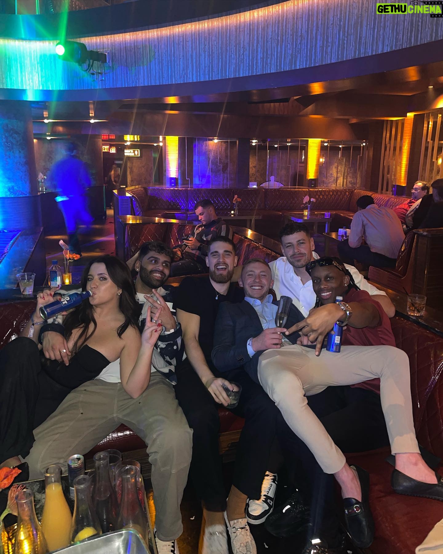 Becky James Instagram - super bowl weekend. wtf. π₯²πΊπΈ luckiest welsh lady in the whole land, thank you so much @nfluk for such a bucket list experience π gonna go spend my $0.45 wisely love ya xx