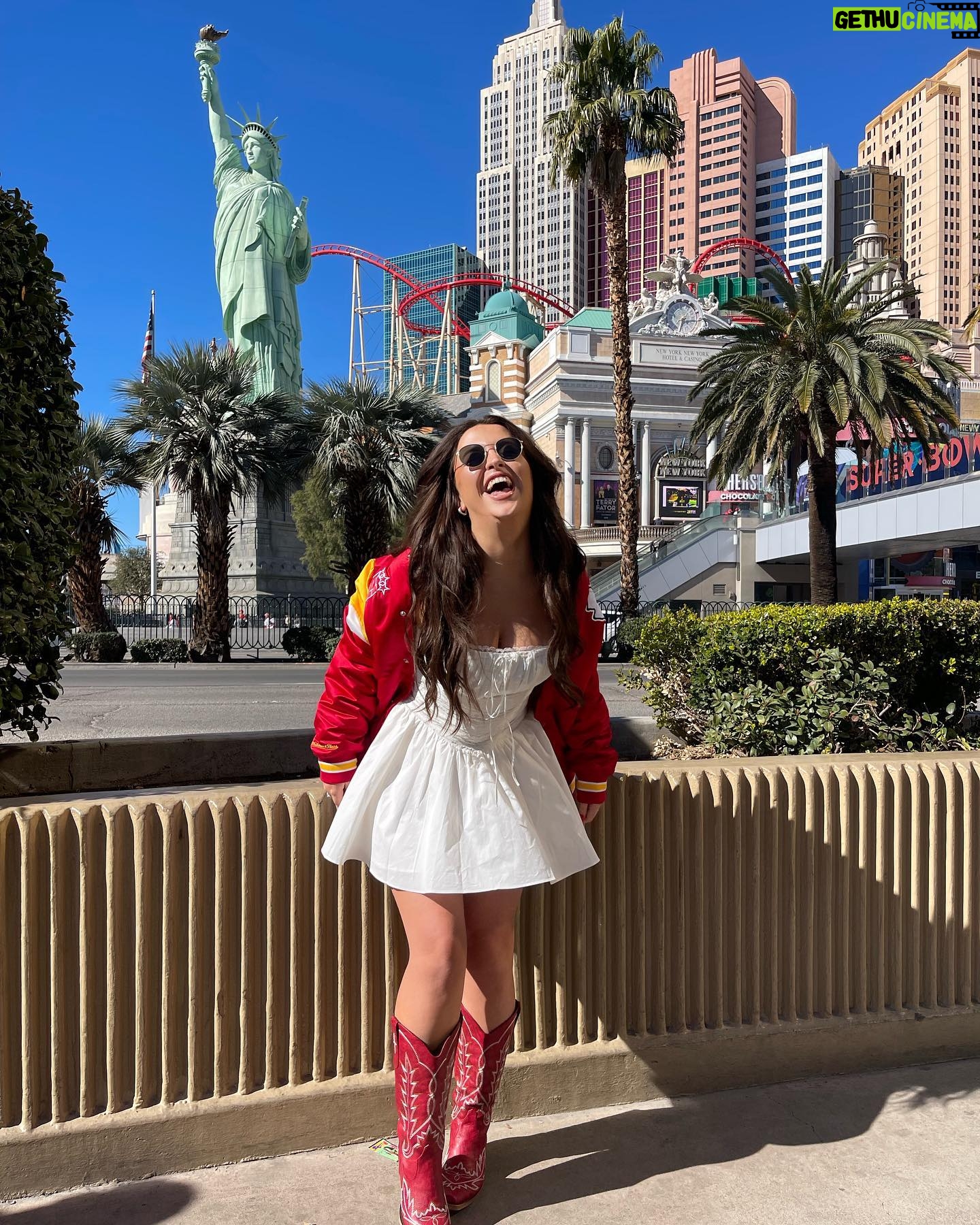 Becky James Instagram - super bowl weekend. wtf. π₯²πΊπΈ luckiest welsh lady in the whole land, thank you so much @nfluk for such a bucket list experience π gonna go spend my $0.45 wisely love ya xx