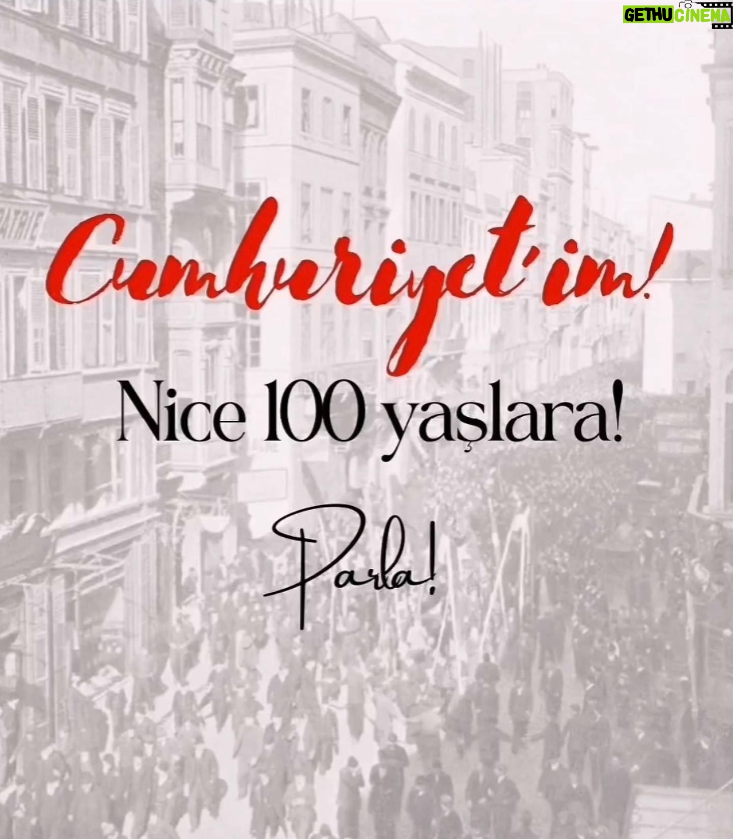 Begüm Birgören Instagram - Cumhuriyet’imiz kutlu olsun!🇹🇷♥️