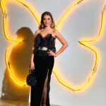 Begüm Birgören Instagram - 💝 #48pantenealtınkelebek Zarif elbisem @raisavanessa ♥️