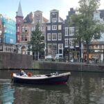 Begüm Birgören Instagram - En çok gelip gittiğim, biblo şehrim. İtalya’nın köyleri, şehirleri olmasa en sevdiğim sensin derim. Bu da ilk dumb olsun. #Amsterdam 🧡