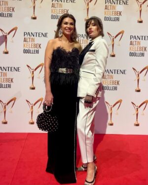 Begüm Birgören Instagram - 💝
#48pantenealtınkelebek 
Zarif elbisem @raisavanessa ♥️