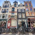 Begüm Birgören Instagram - En çok gelip gittiğim, biblo şehrim. İtalya’nın köyleri, şehirleri olmasa en sevdiğim sensin derim. Bu da ilk dumb olsun. #Amsterdam 🧡