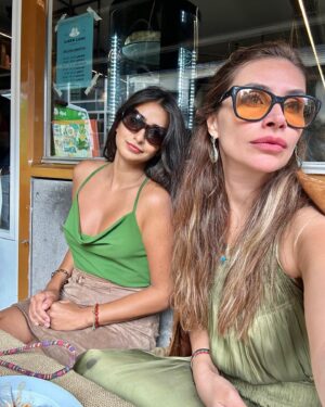 Begüm Birgören Instagram - En çok gelip gittiğim, biblo şehrim. İtalya’nın köyleri, şehirleri olmasa en sevdiğim sensin derim. Bu da ilk dumb olsun. #Amsterdam 🧡