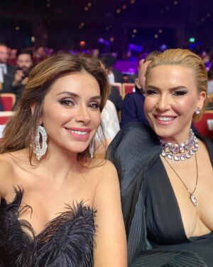 Begüm Birgören Instagram - 💝
#48pantenealtınkelebek 
Zarif elbisem @raisavanessa ♥️