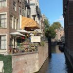 Begüm Birgören Instagram - En çok gelip gittiğim, biblo şehrim. İtalya’nın köyleri, şehirleri olmasa en sevdiğim sensin derim. Bu da ilk dumb olsun. #Amsterdam 🧡