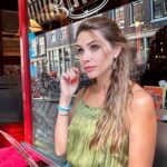 Begüm Birgören Instagram - En çok gelip gittiğim, biblo şehrim. İtalya’nın köyleri, şehirleri olmasa en sevdiğim sensin derim. Bu da ilk dumb olsun. #Amsterdam 🧡