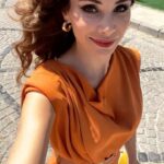 Begüm Birgören Instagram - Sete doğru💫 #Nesrin #Tozluyaka
