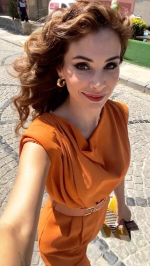 Begüm Birgören Instagram - Sete doğru💫 #Nesrin #Tozluyaka