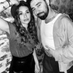 Begüm Birgören Instagram - Yine foto çekmeyi unuttuğum bir geceden hiç değilse bunlar yanıma kalmış. Sizi seviyorum gençler! 🫶🏽