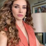 Begüm Birgören Instagram - Tozluyaka’dan selamlar!🎊 ilk foto ben, 3.foto tam Nesrin!😘🤍