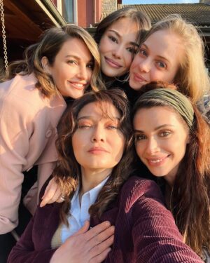 Begüm Birgören Instagram - Girl power! ♥️💥 #wecandoit💪🏽