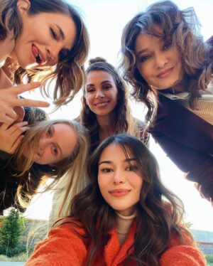 Begüm Birgören Instagram - Girl power! ♥️💥 #wecandoit💪🏽