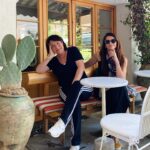 Begüm Birgören Instagram - İzmir turnemizden canımın içiyle!💫 @oya.basar ♥️ @plastikasklar