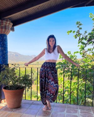 Begüm Birgören Instagram - “Düşünülebilen hiçbir şey hayal olamaz.."
#summerbreeze #nomakeupyessunshine
