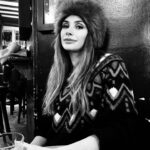 Begüm Birgören Instagram - Bazen susarsın.🖤