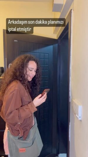 Begüm Çağla Taşkın Instagram - Hadi yaa, neyse sağlık olsun kenki🤘🏼 #welcometo30sclub 
.
.
.
.
.
.
.
.
#reels #reelsinstagram #reelsvideo #keşfet #keşfetteyiz #sorrynotsorry #homesweethome 🤓🫶