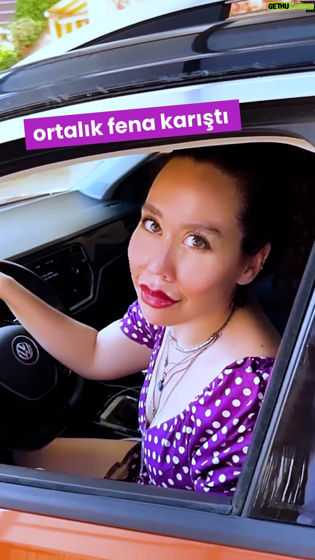 Begüm Çağla Taşkın Instagram - Ablalar abiler önce bi chill, @socialtrafficapp indir derdin halledilir🤟 “Social Traffic” , trafikte sosyalleşmenin yepyeni hali #işbirliği . . . . . . . #reels #reelsinstagram #keşfetteyiz #kesfet #reklam