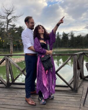 Begüm Çağla Taşkın Instagram - Siblingel düğüncülüq @badotaskin 
2. fotoda istikbalimizin konumunu belirtiyor, 3’te umutla bakıyoruz, en azından ben🐰
Ps: Bu arada Çağrı’yla Buse evlendi🧿🌺