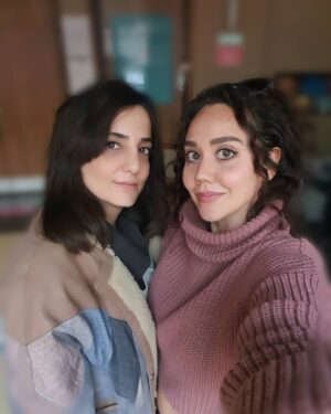 Begüm Çağla Taşkın Instagram - Burda olduk sista🤜🏻🤛🏻 #birthdaygirl @semaozkan__ 🧡