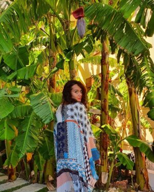 Begüm Çağla Taşkın Instagram - Eylül nası geçiyo?!?😎 Benim no makeup, yarı çıplak, in kimono with muffin🐾🌴🌞🌊😋 yıhyıh #goodvibes