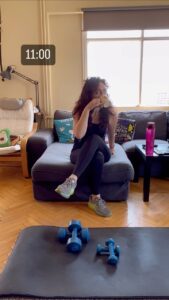Begüm Çağla Taşkın Instagram - Salona mı yazılsam sanki..😒 ya da #thereisalwaystomorrow 🦥 . . . . . . . . . . . #reels #reelsinstagram #reelsvideo #comedy #exercise #weightloss #training #diet #kesfet #keşfetteyiz #getfit #fitnessmotivation #fail #fitness #everydamnday #truestory 😑