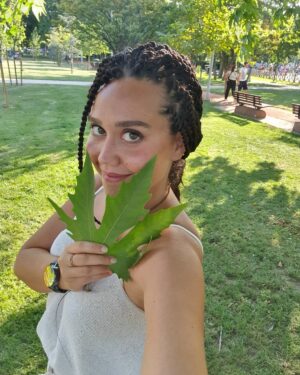 Begüm Çağla Taşkın Instagram - Yeşil buldun canını değil tadını çıkar 🍃 🍀🧡
Obviously #cevatkellewashere 🐰