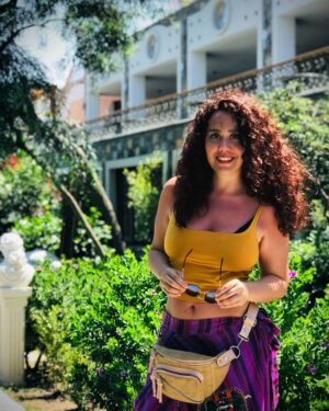 Begüm Çağla Taşkın Instagram - Meanwhile in #gardenofeden 🌿🌺🍃