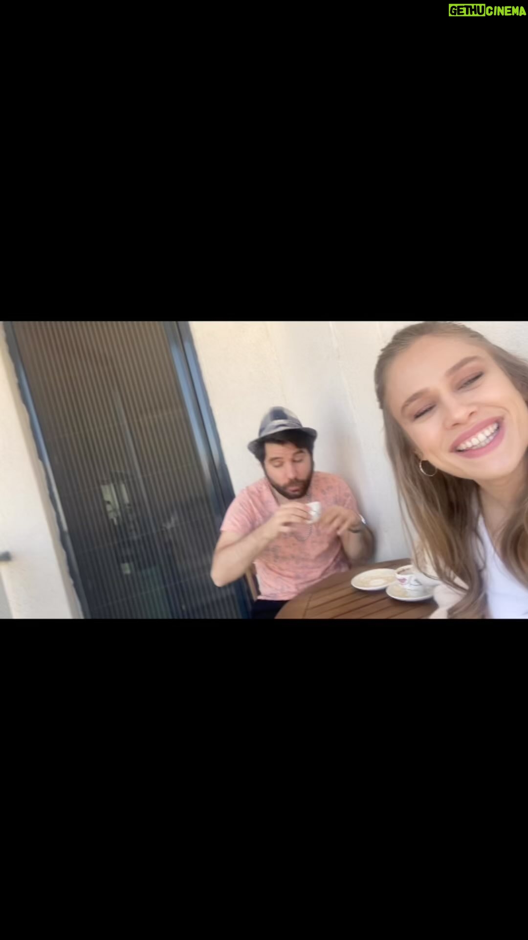 Begüm Öner Instagram - Evdekal günlerinden buldum😜 #müzik