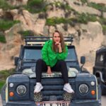 Begüm Öner Instagram – Fotoğraf çekilirken de gülme krizine girmezsin🤣 (kaydırınız)