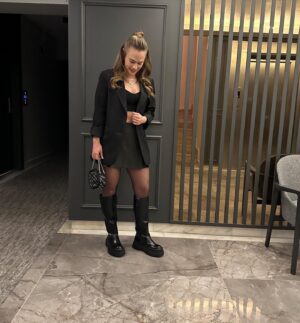 Begüm Öner Instagram - 🖤