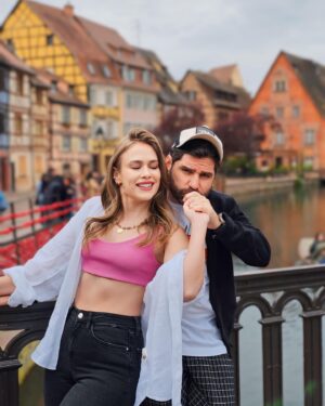 Begüm Öner Instagram - 🏡
#colmar 
#alsace 
#france
📸 : @boafilm