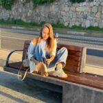 Begüm Öner Instagram - Varsın güneş yok etsin gözlerimi ☀️