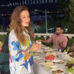 Belçim Bilgin Instagram – Thanks to Turkish actress @belcimbilgincom for the warm welcome to Istanbul. Belcim is one of the top actors in Turkey and recently shared this on her insta:

 “Since 2015 when I was feeling lost, Vishen and @mindvalley’s vision opened a door for me to rediscover myself and open new horizons. “

I was in Turkey with my team for a retreat for CEOs and Founders and Belcim was so kind to organize an amazing dinner for our team in a grand villa overlooking the majestic  Bosphorus. Turkish hospitality at its best. 🇹🇷 Thanks for treating us so well @belcimbilgincom.