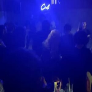 Belçim Bilgin Instagram - Karanlığın, aydınlığın; 
Garipliğin, ekstrem güzelliklerin aynı anda yaşandığı bu dönemde sizlerle birlikte insan olma deneyimini paylaştığım için çok şanslı hissediyorum! Ve bu güzelliklerle dolu karmaşada, elimizden gelenin en iyisini yapmaya çalıştığımız için kutlamak istiyorum kendimle birlikte hepinizi!! 
Var mısınız; içinizden en çok olmasını istediğiniz dileğinizi geçirerek 3 diyince fırlatalım şapkalarımızı!😉
Iyi ki doğum, iyi ki; gerçek ve sanal alemde kesişti yollarımız. Yanımda olan ve günümü eşsizleştiren kız kardeşlerime, aileme;  sahnede unutulmaz anlar yaşatan cömert ve aşırı yetenekli dostlarıma başta @kenandogulu olmak üzere; zerafeti ile bize ev sahipliği yapan @yidil ve @cal.istanbul ‘a; sevgi dolu, sıcacık mesajlarıyla yanımda olan hepinize çok teşekkür ederim! iyi ki varsınız. ❤️